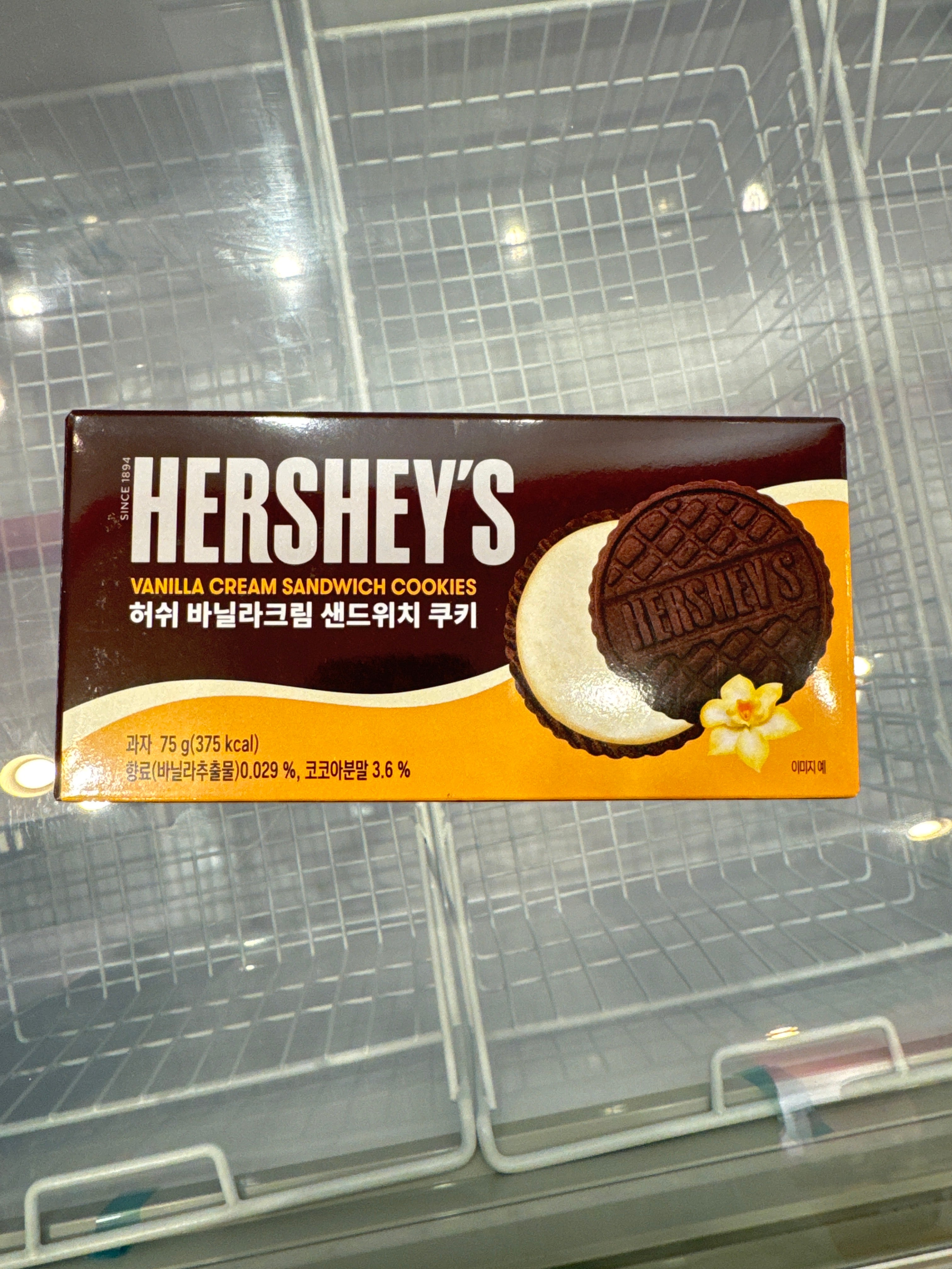 Hershey’s vanilla cream sandwich cookies