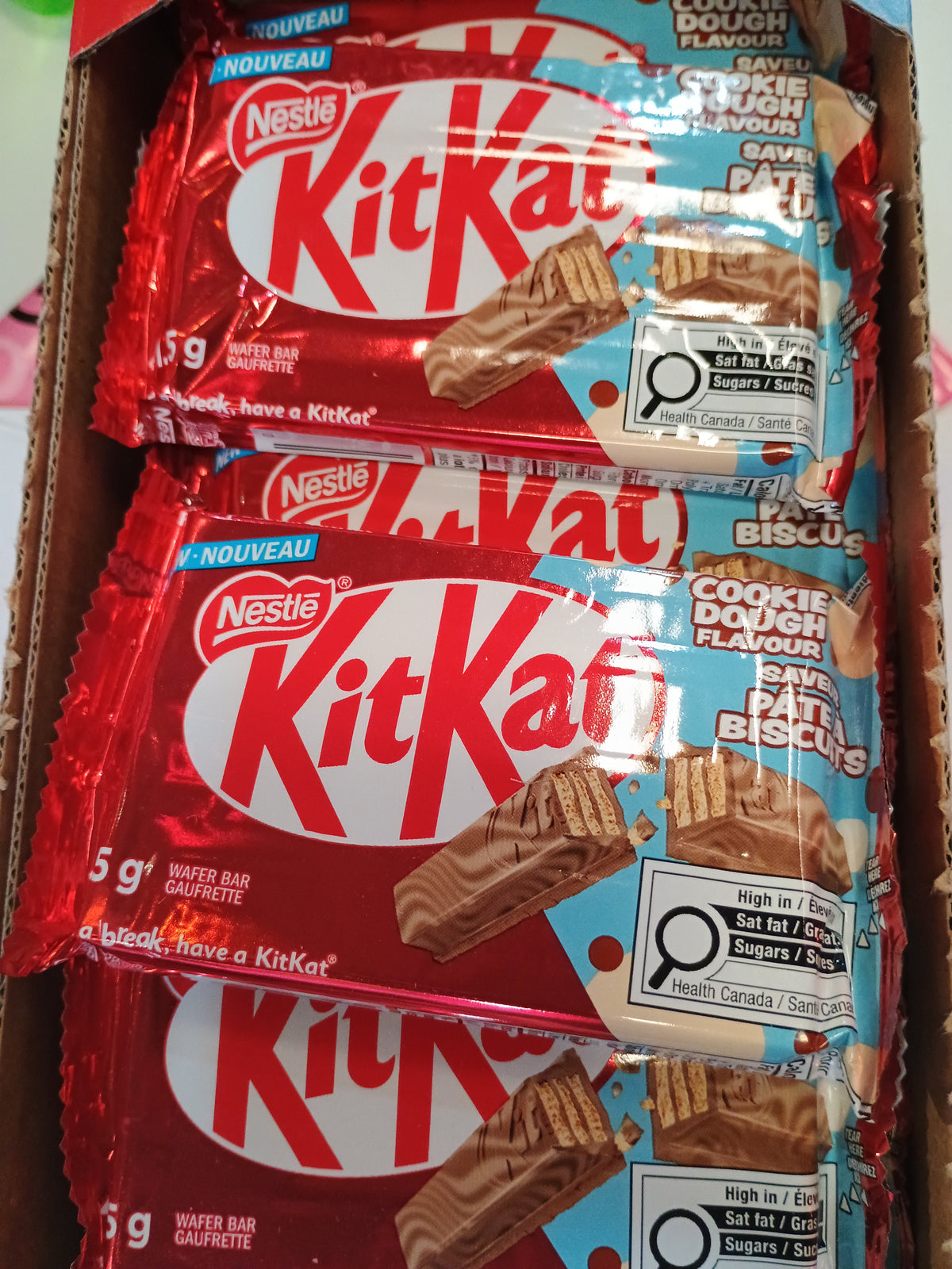 Kitkat Cookie Dough flavor Saveur Pate A Biscuits
