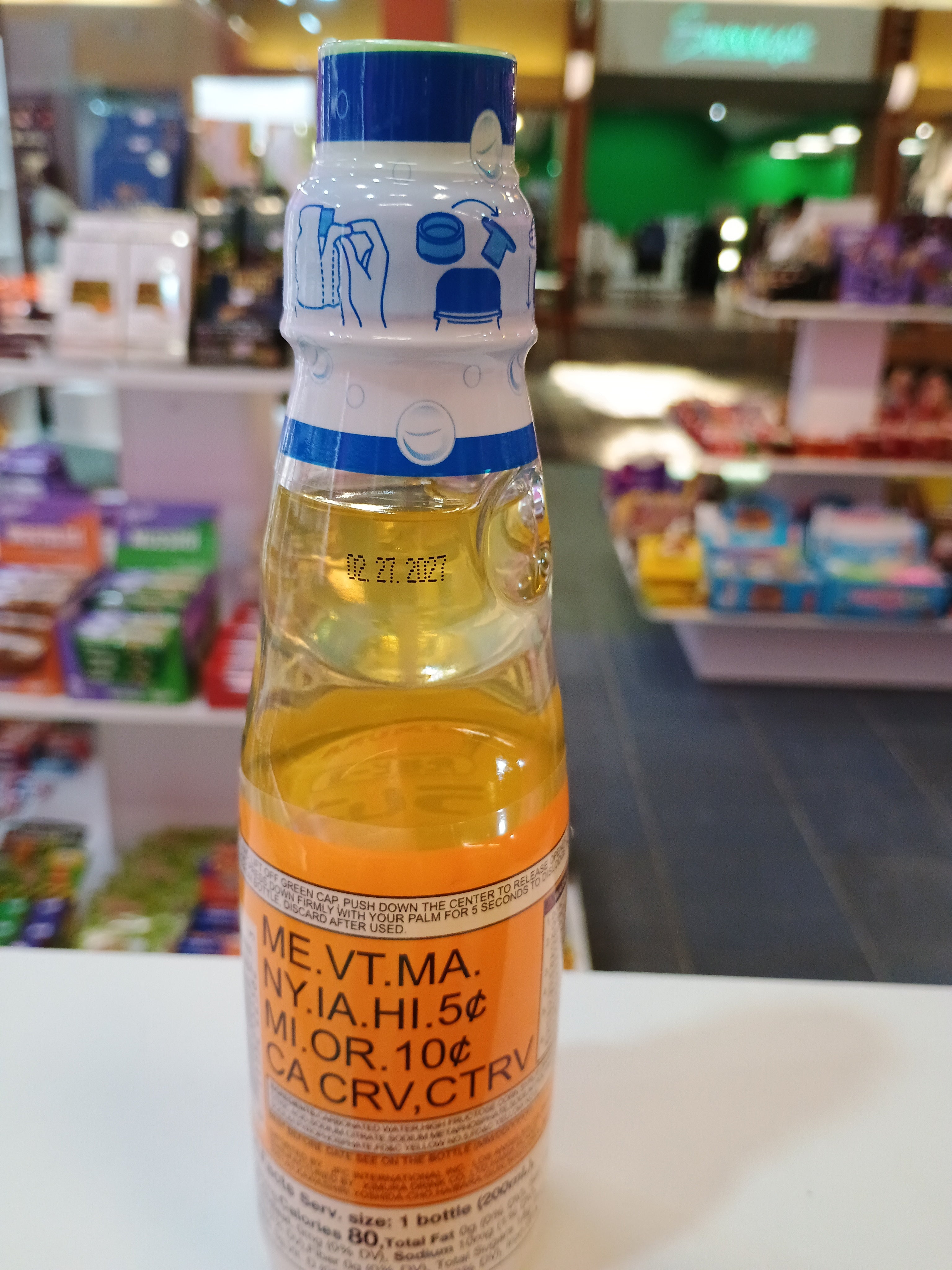 Ramune carbonated soft drink