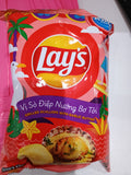 Lays scallops with garlic butter